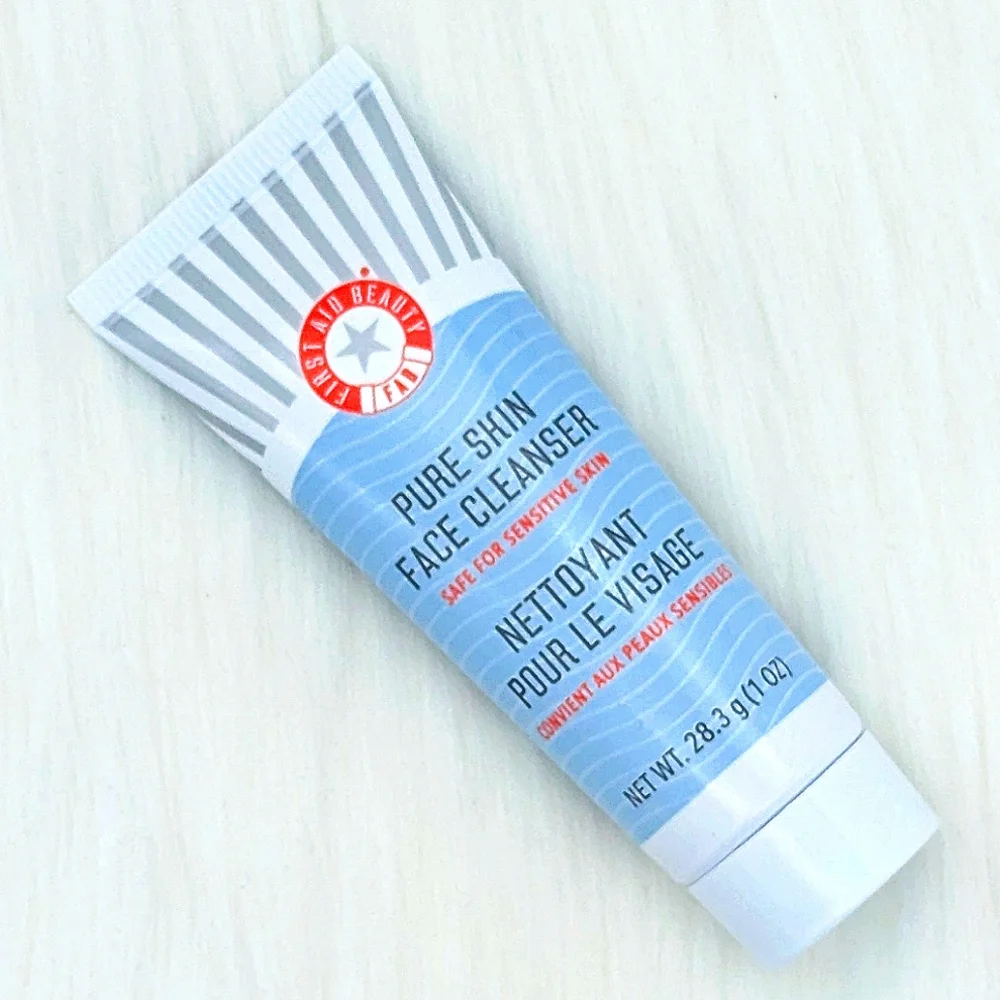 🔴 FIRST AID BEAUTY Pure Skin Face Cleanser - Travel Size